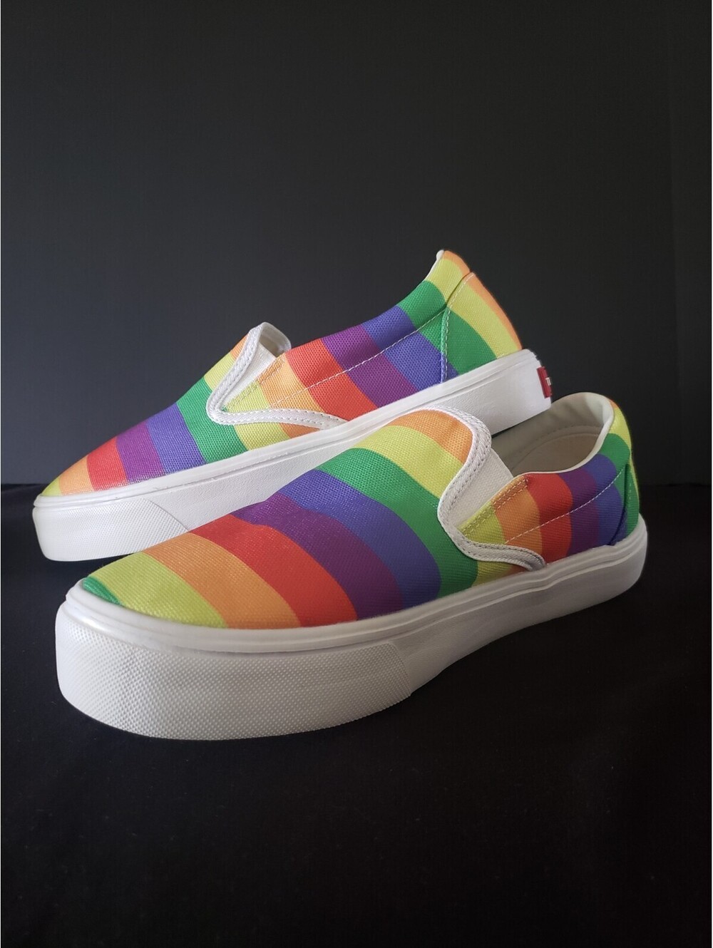 THREE IN Slip-On Sneaker Rainbow Colors unisex Size 9